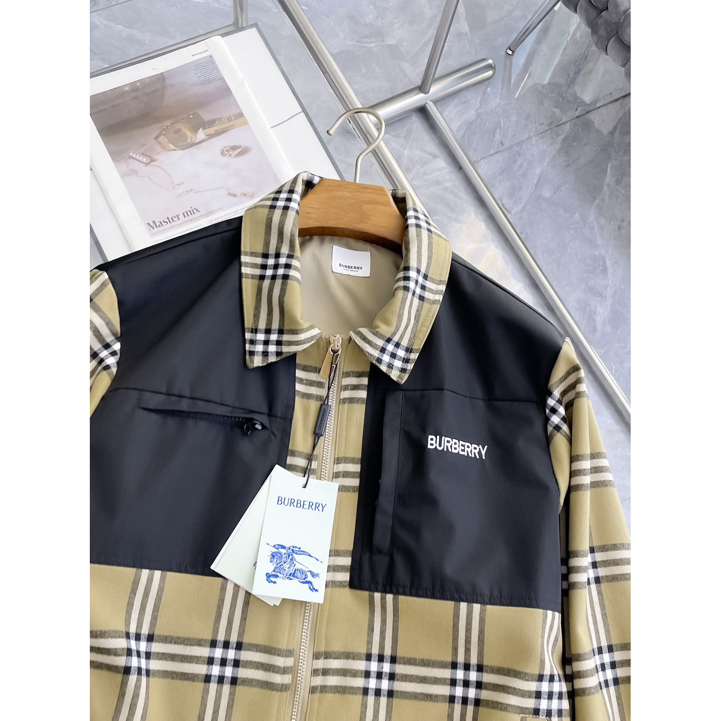 <p>BURBERRY&nbsp;男士夹克外套</p>