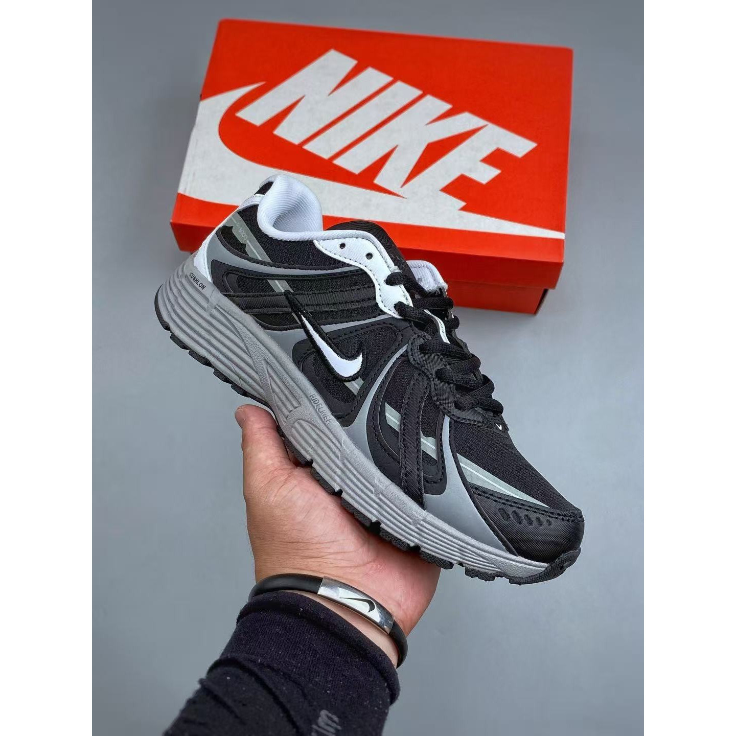 <p>Nike P-9000 休闲跑步鞋(黑)&nbsp;</p>