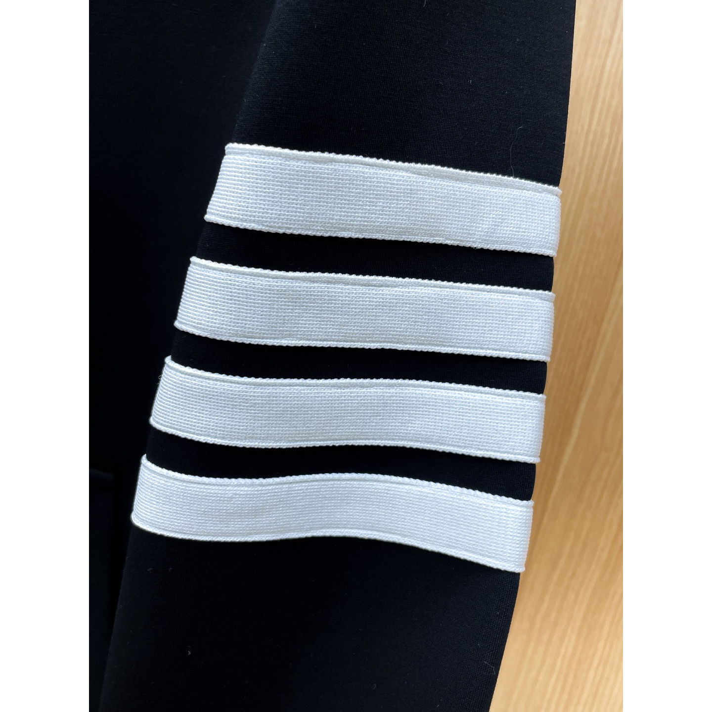 <p>Thom Browne 精品外套(黑)</p>