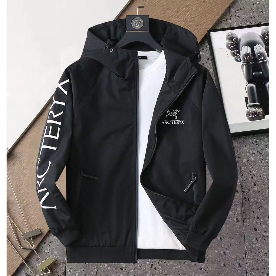 <p>Arc'teryx 男士夹克外套(黑)</p>