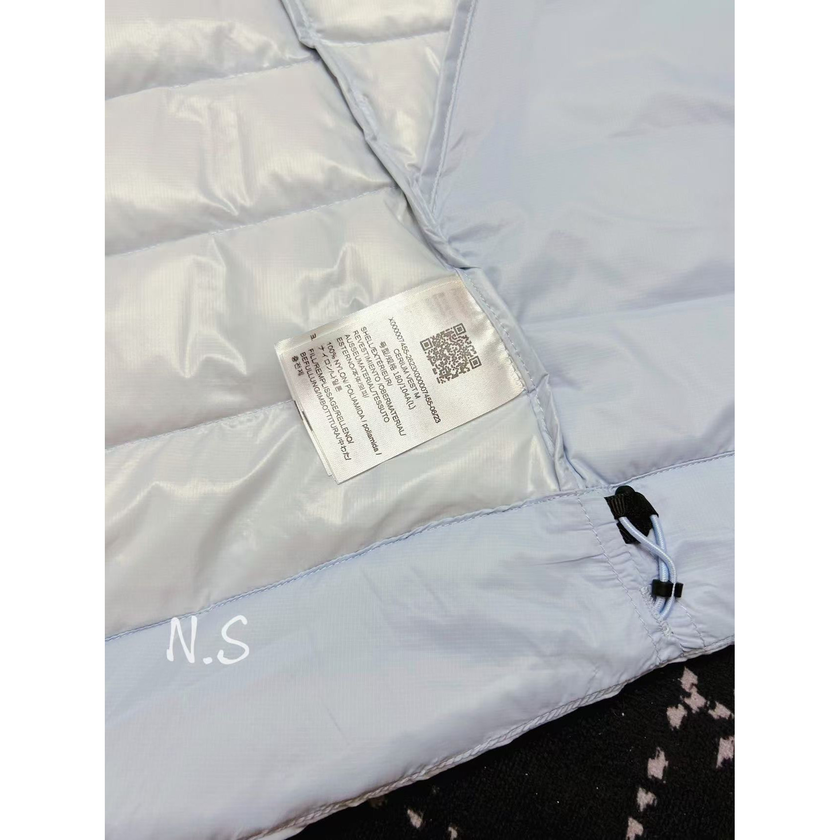 <p>Arc'teryx 立领鹅绒马甲(以太蓝)</p>