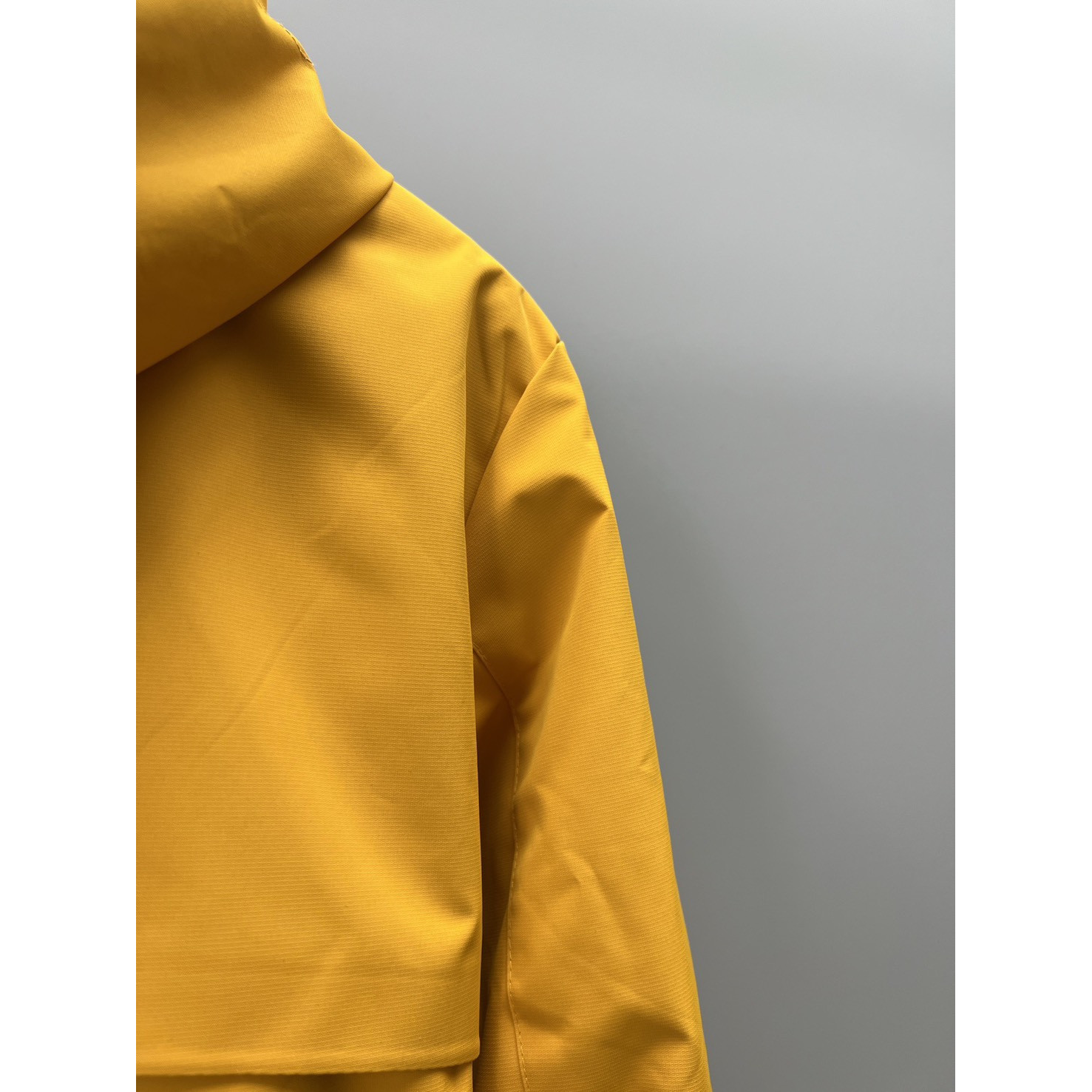 <p>KOLON SPORT KR系列冲锋衣外套(炽黄)</p>