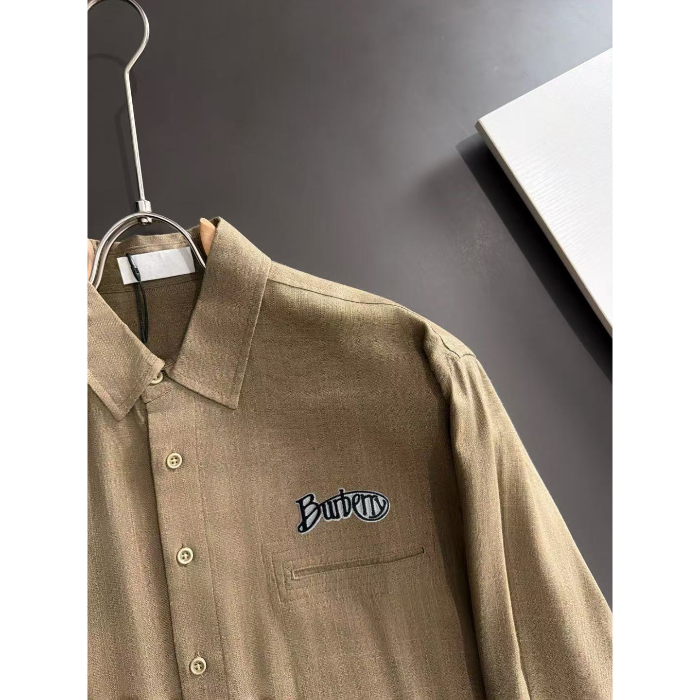 <p>BURBERRY 亚麻衬衫套装(卡其)</p>