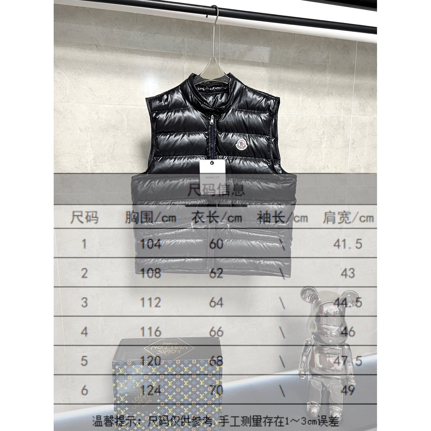 <p>Moncler 小立领羽绒马甲(黑)</p>