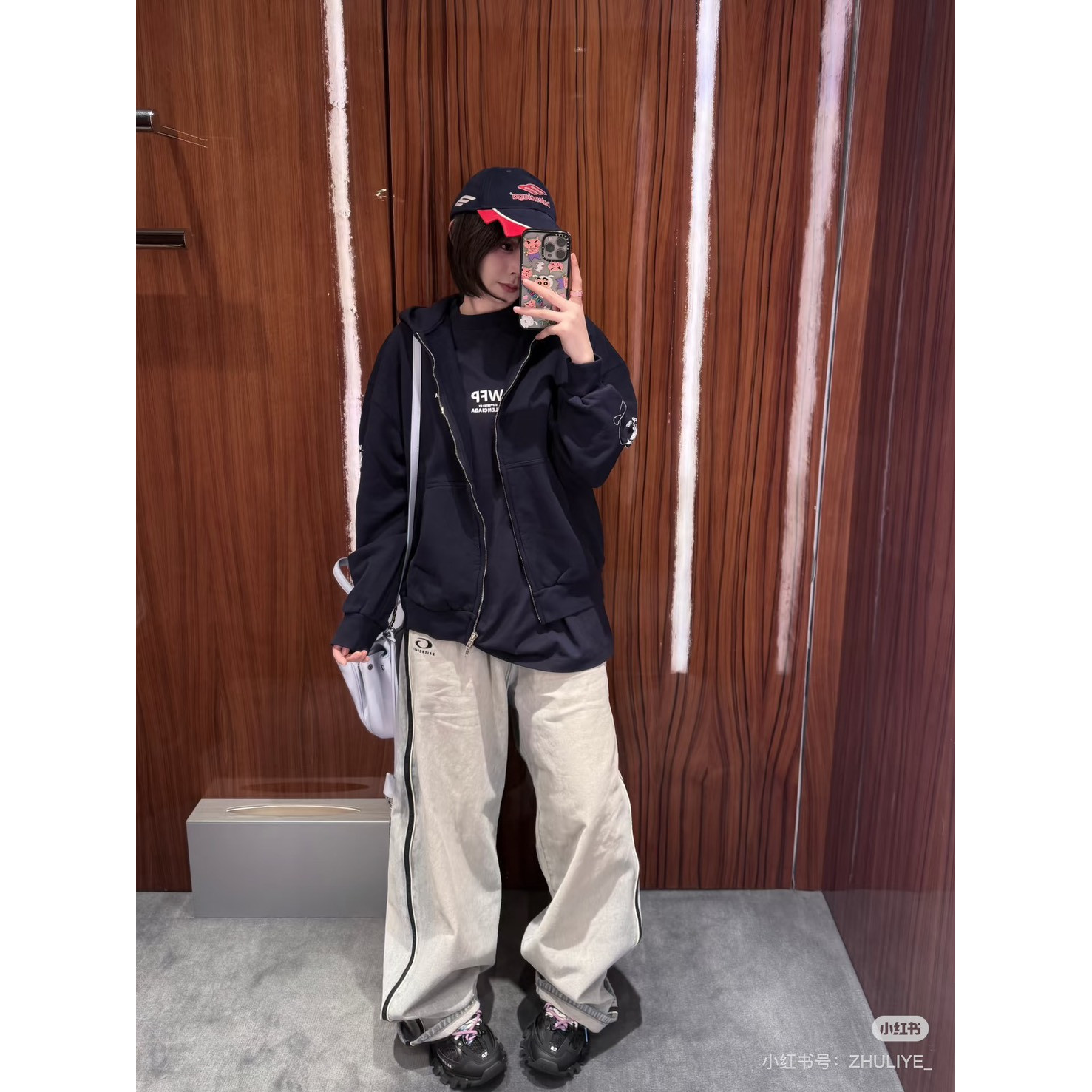 <p>Balenciaga WFP世界粮食计划署联名拉链卫衣(藍)</p>