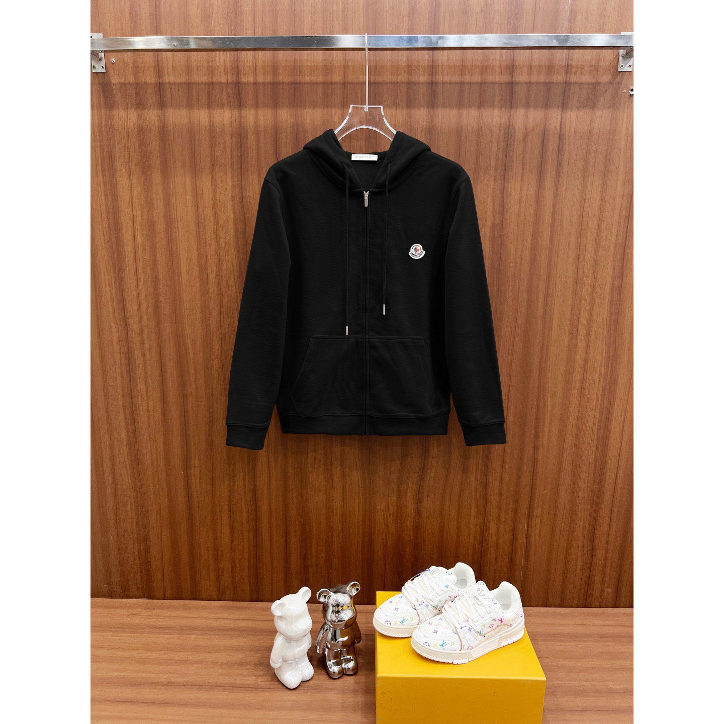 <p>Moncler 连帽套装(黑)</p>