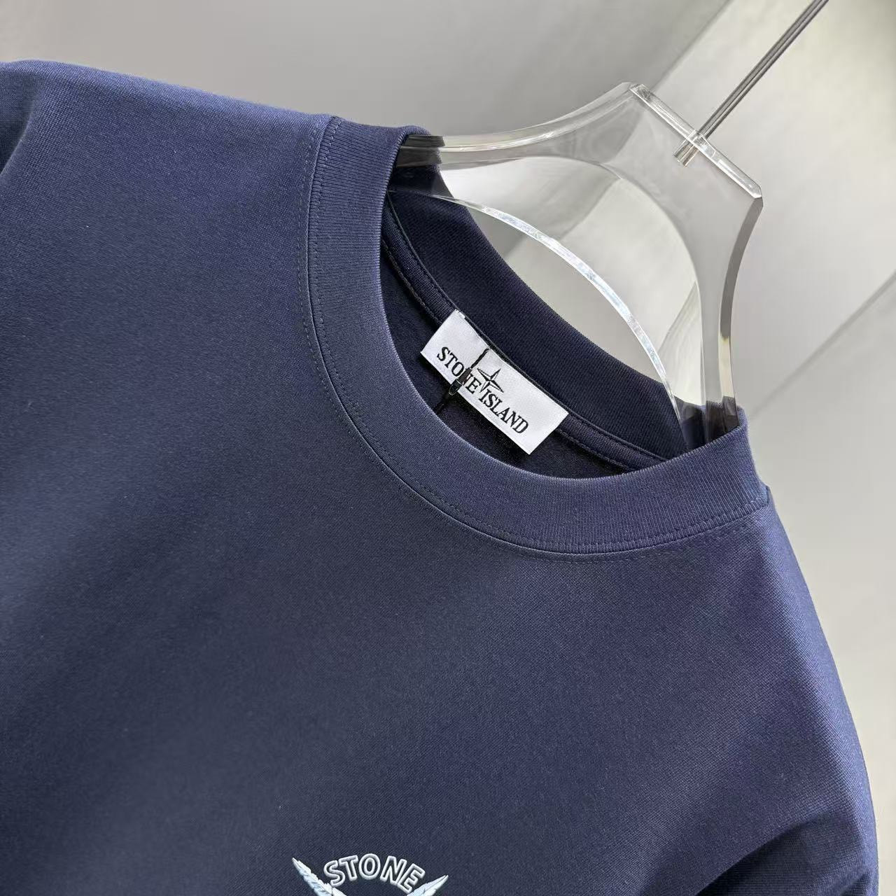 <p>Stone Island 短袖T恤(深藍)</p>
