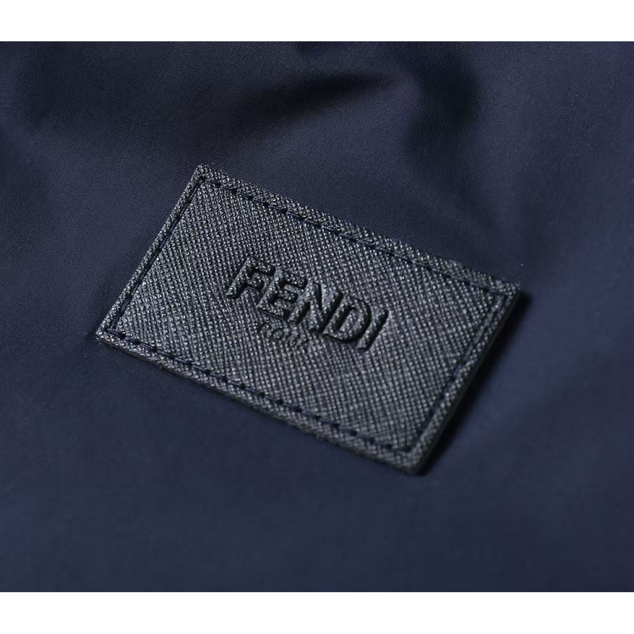 <p>FENDI 男士夹克外套(800810)</p>