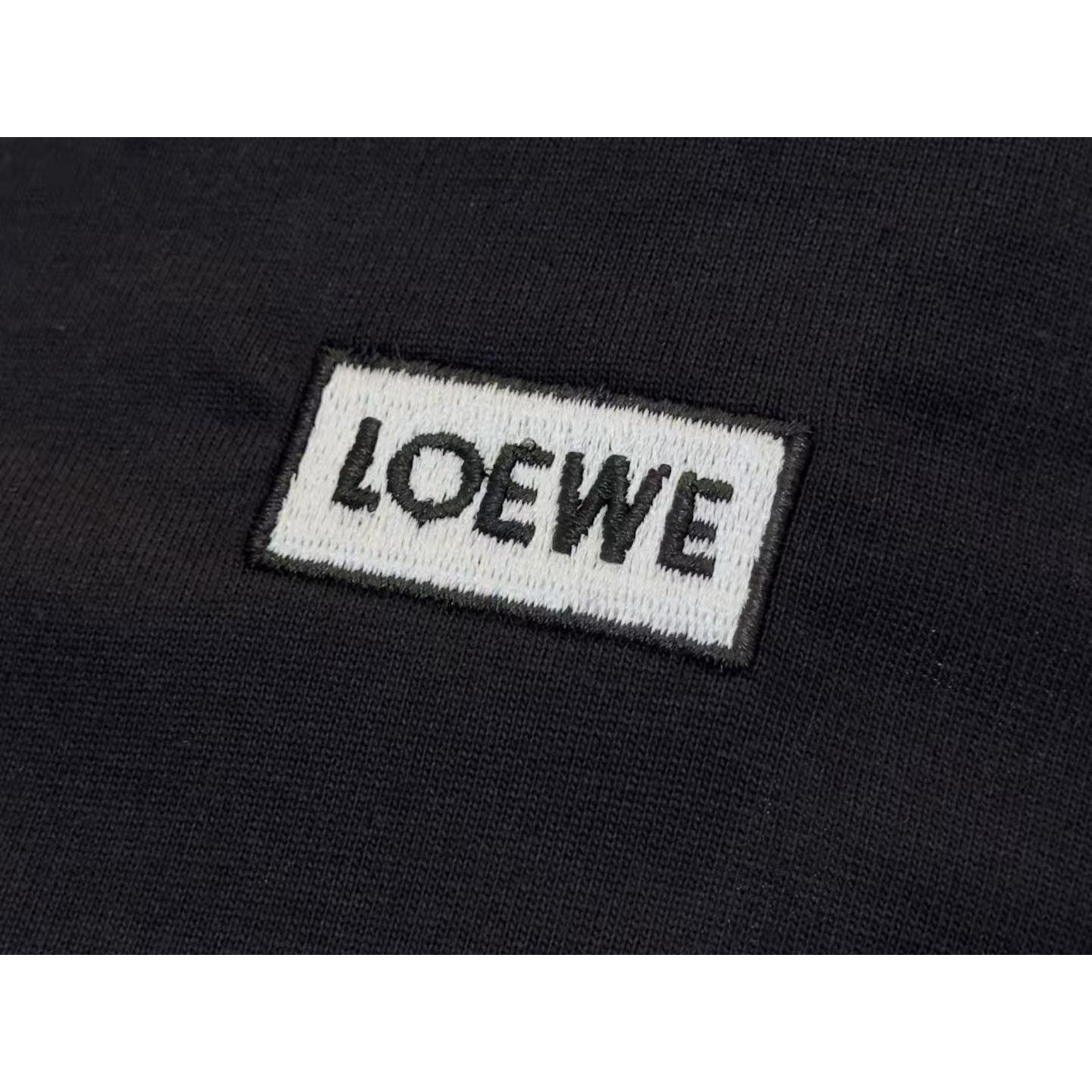 <p>LOEWE 长袖卫衣T恤(黑)</p>
