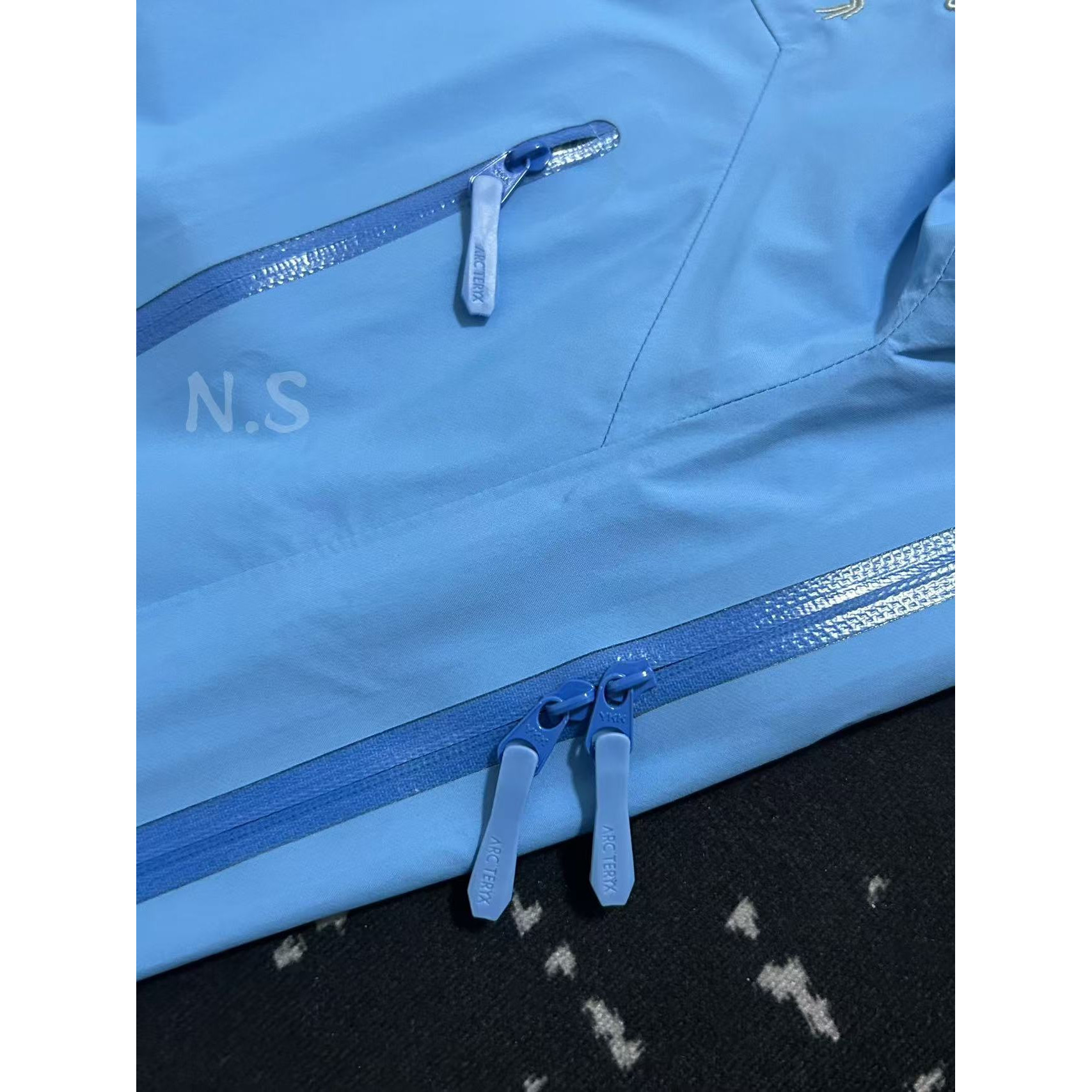 <p>Arc'teryx Beta系列 SL GORE-TEX 硬壳刺绣连帽防水防风透气冲锋衣 (惠斯勒蓝)</p>