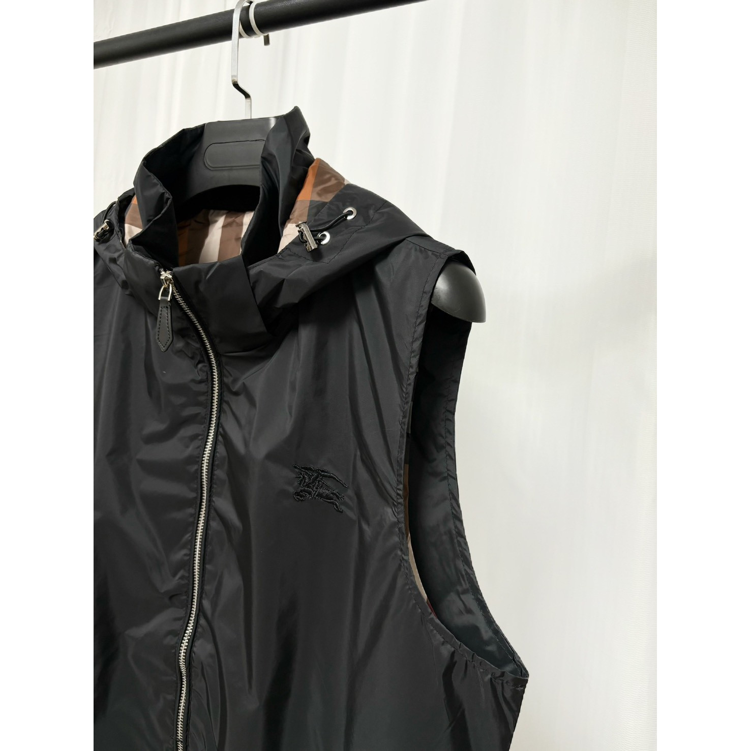 <p>Burberry 连帽马甲外套</p>