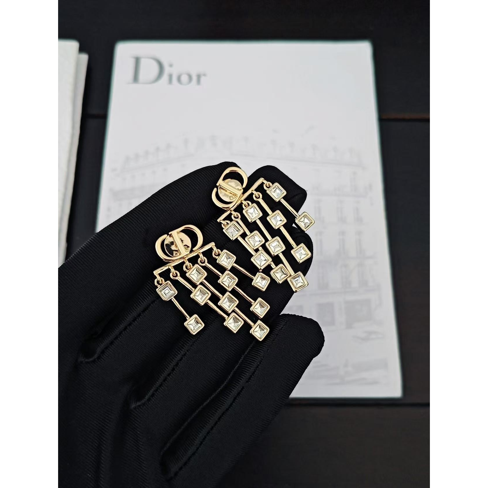 <p>DIOR&nbsp;cd爪链方钻流苏</p>