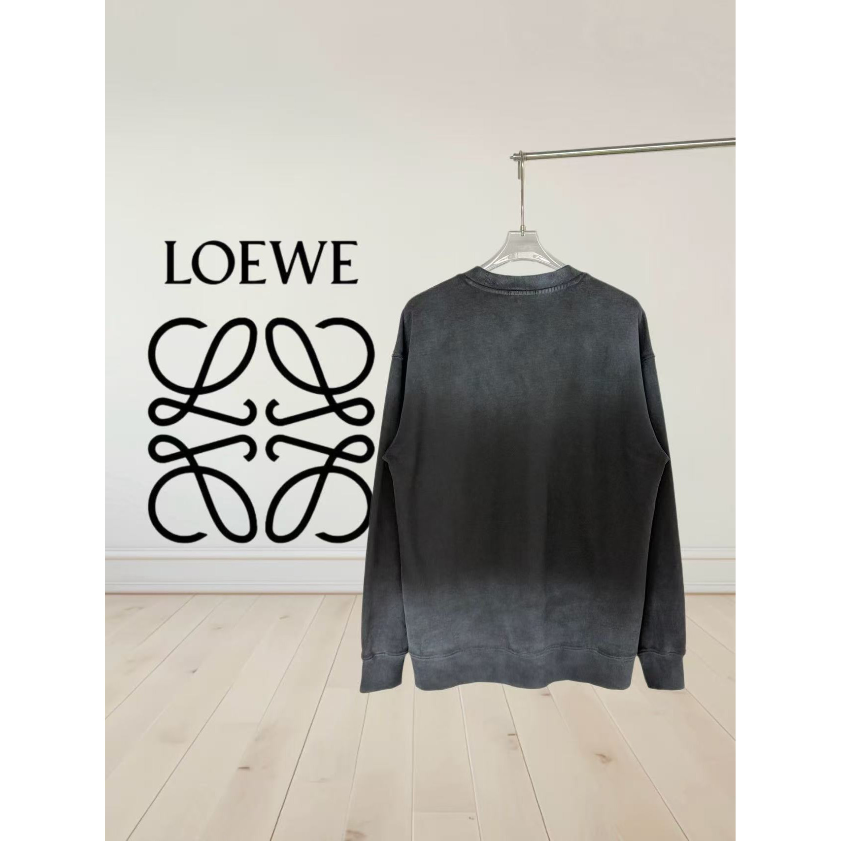 <p>Loewe 洗水圆领卫衣(黑色)</p>