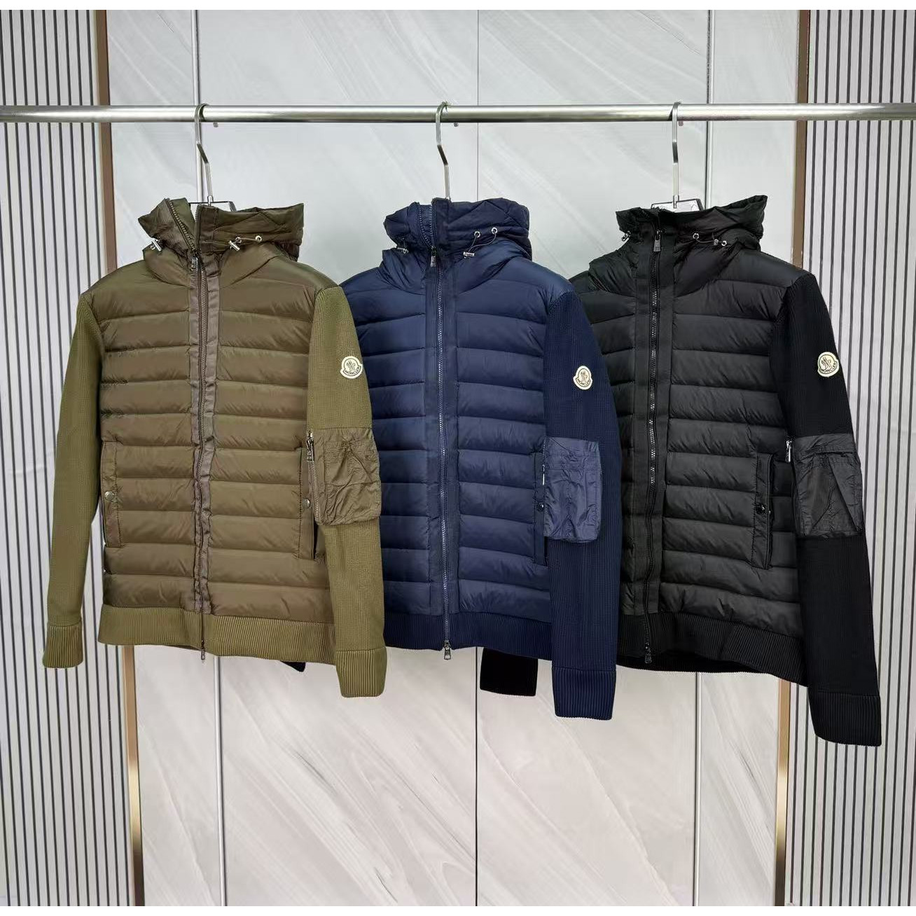 <p>Moncler 羊毛连帽针织男士羽绒服(藍)</p>