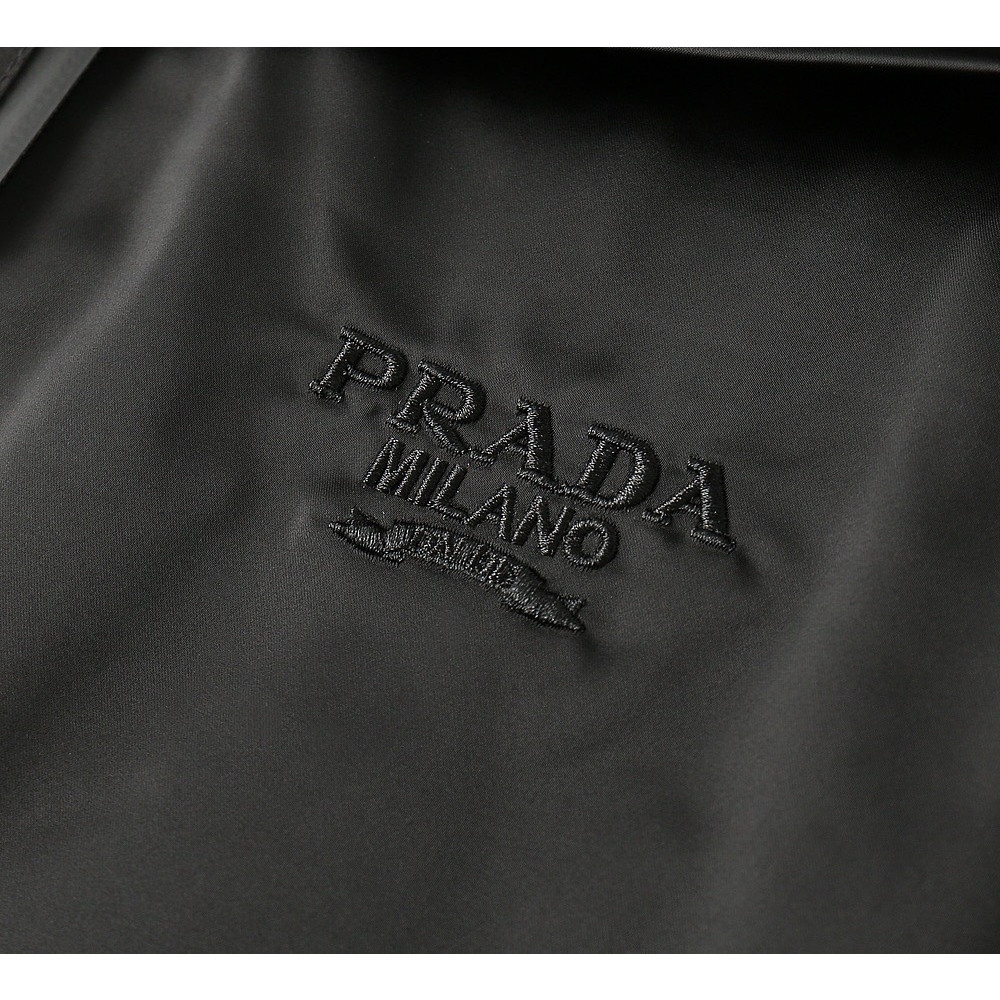 <p>Prada 新款男士夹克外套</p>