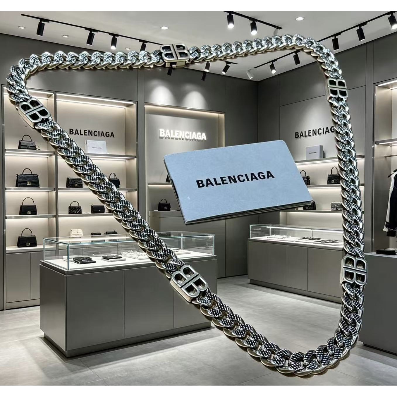 <p>Balenciaga&nbsp;项链</p>