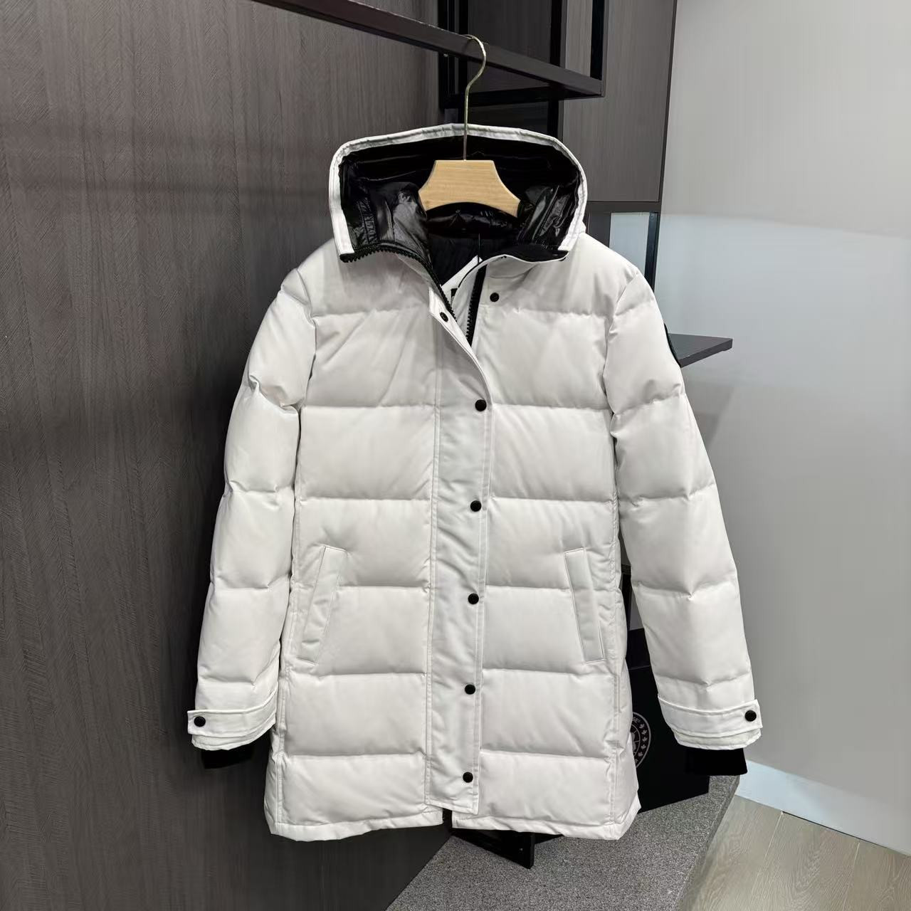 <p>Canada Goose Shelburn*派克大衣羽绒服(純白黑標)</p>