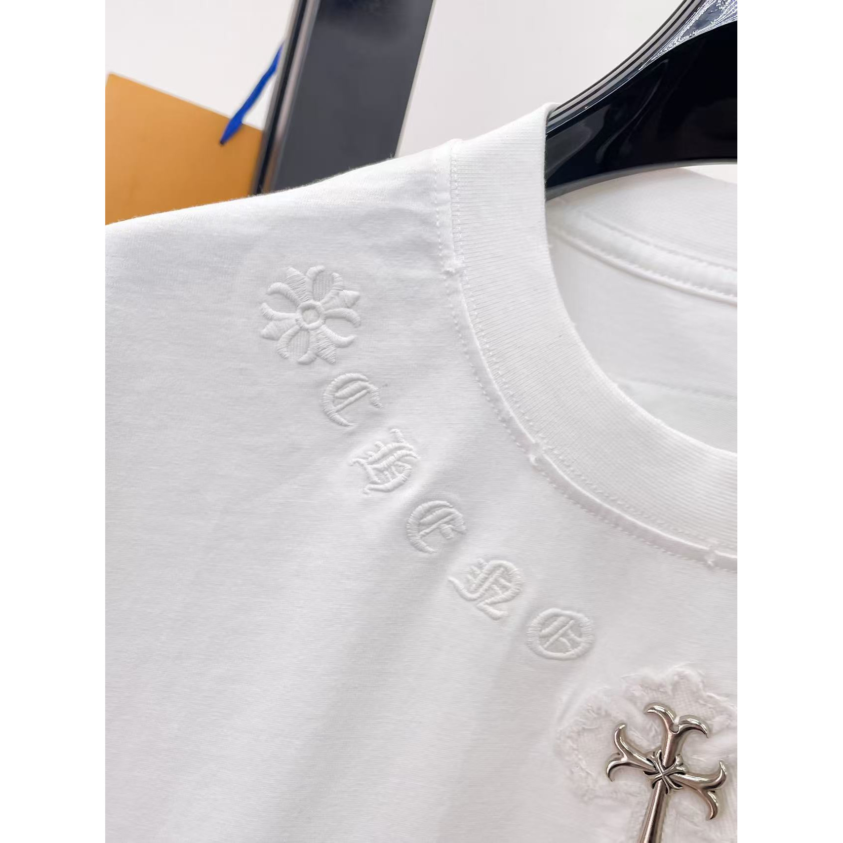 <p>CHROME HEARTS 专柜新款短袖T恤(白)</p>