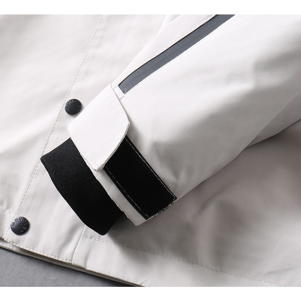 <p>Moncler 新款男士夹克外套</p>