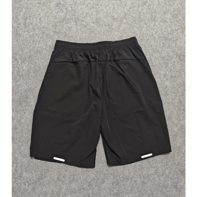 <p>DESCENTE 速乾短褲(黑)</p>