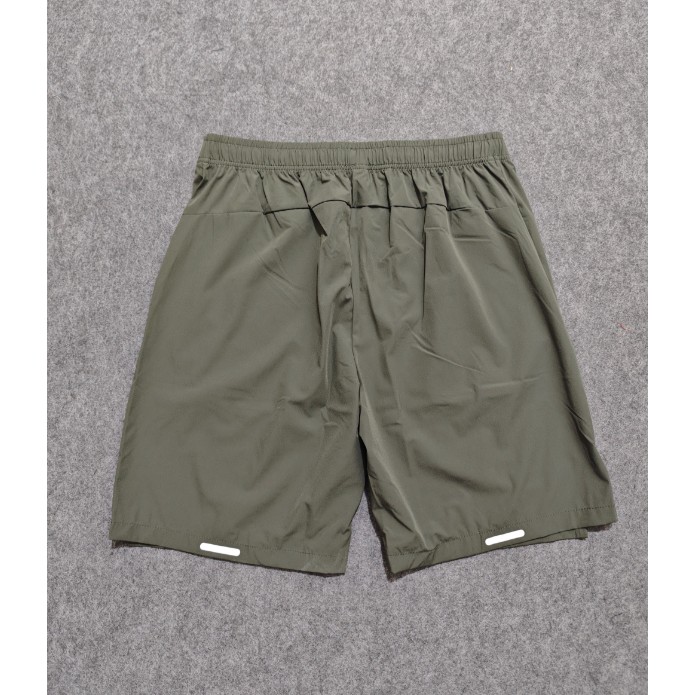 <p>DESCENTE 速乾短褲(軍綠)</p>