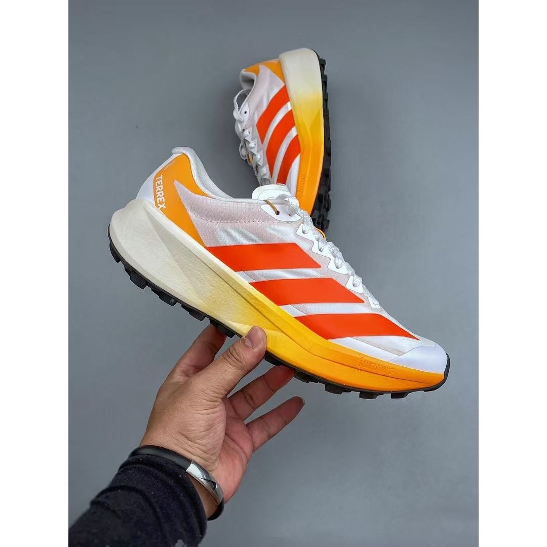 <p>adidas Terrex Agravic 4 越野跑鞋 (橘紅白)</p>