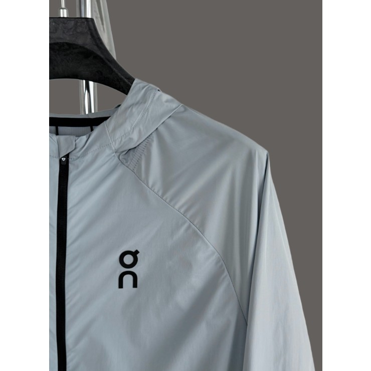 <p>On Weather Jacket Insulated 輕量外套</p>