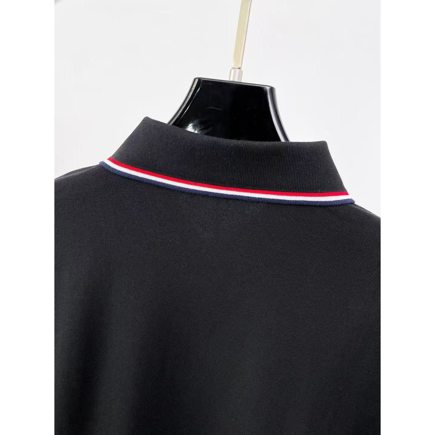 <p>MONCLER 贴片长袖Polo衫(黑)</p>