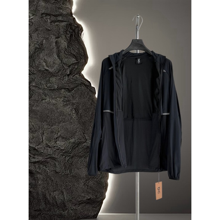 <p>On Weather Jacket Insulated 輕量外套</p>