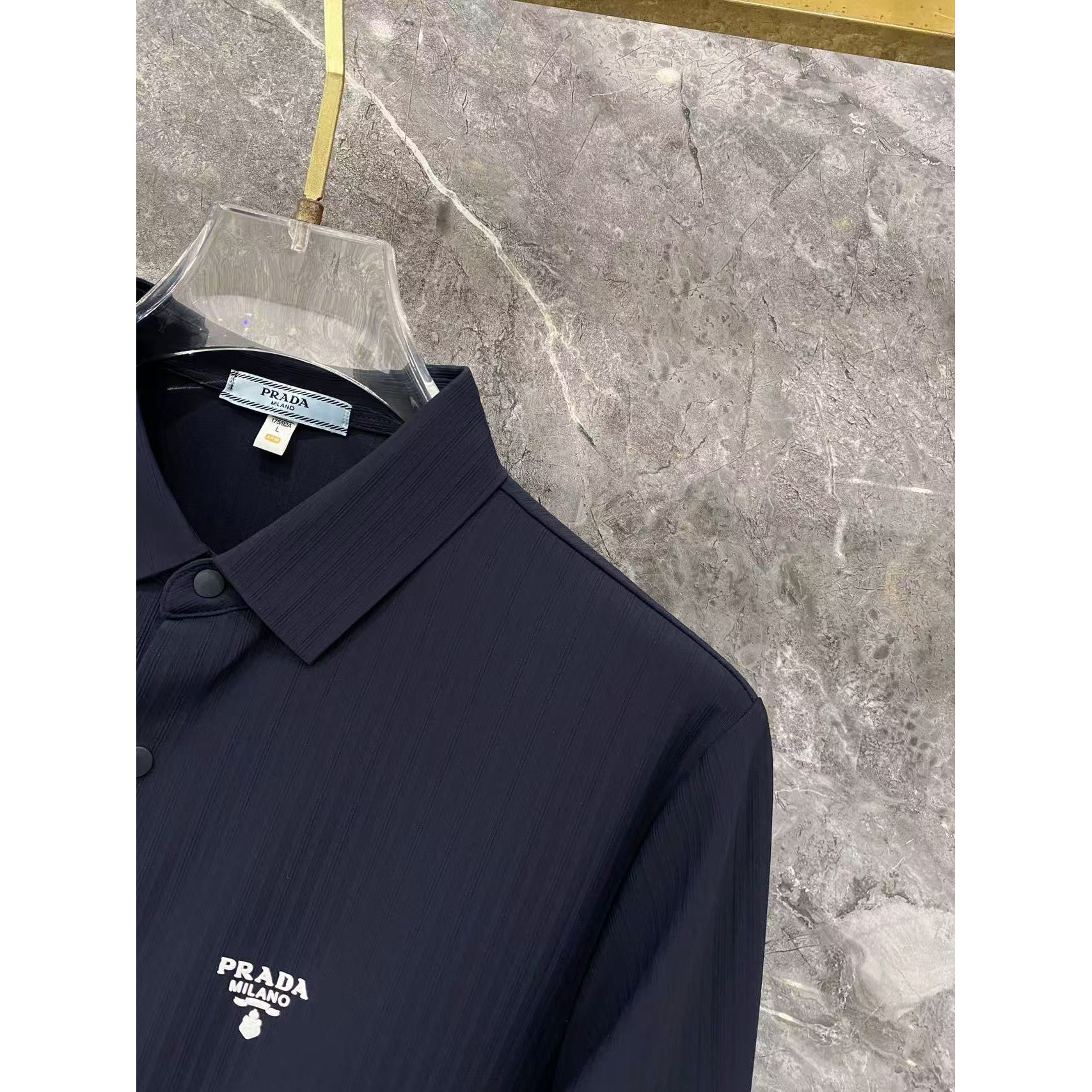 <p>Prada 秋冬长袖Polo(783002)</p>