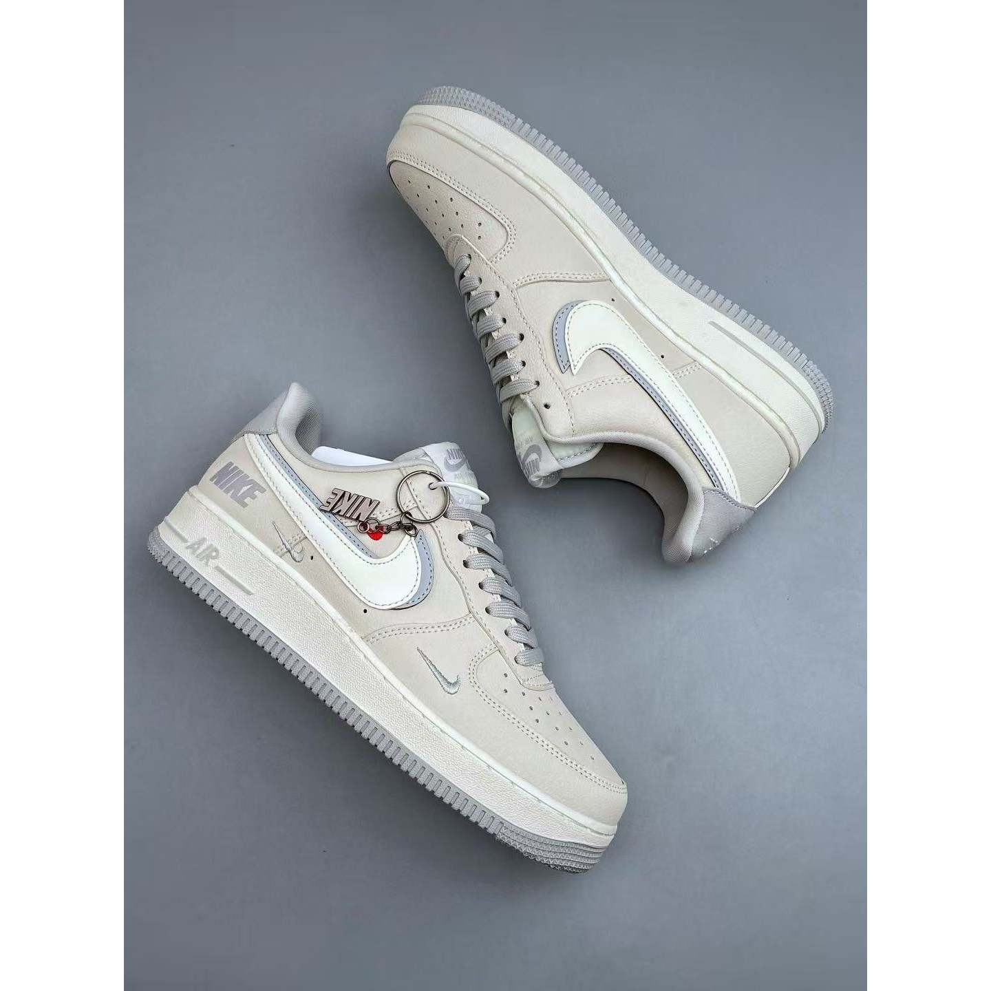 <p>NIKE AIR FORCE 1 (奶灰)</p>