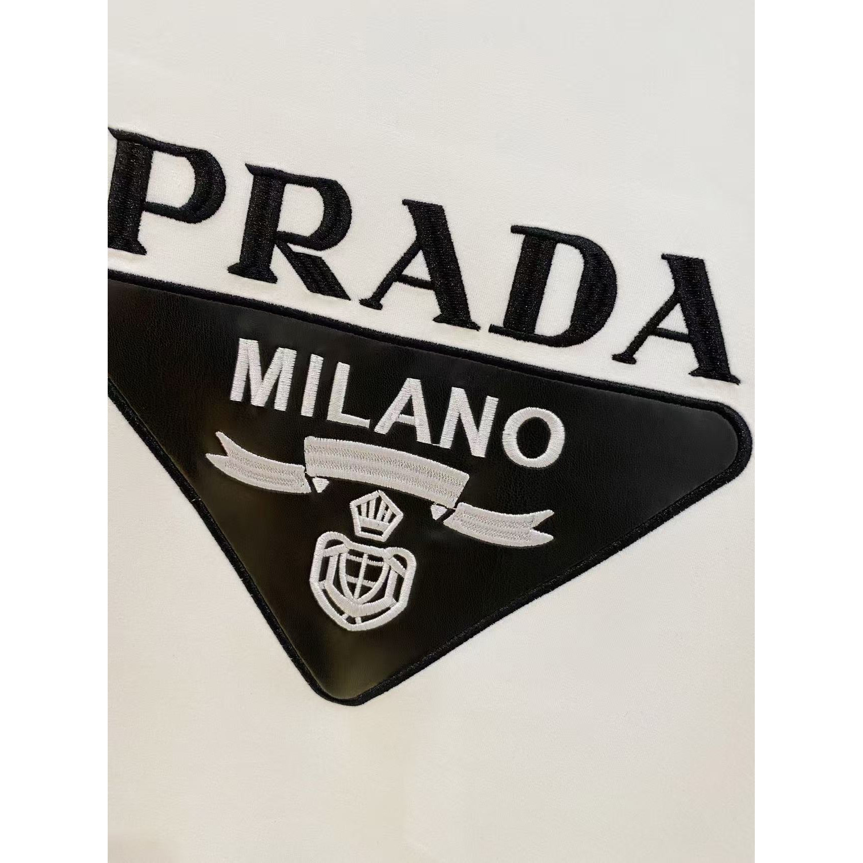 <p>PRADA 太空棉卫衣(782483)</p>