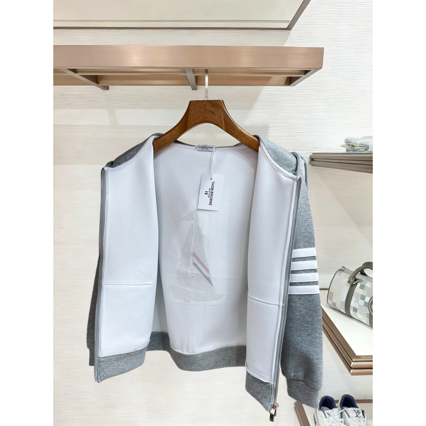 <p>Thom Browne 精品外套(灰)</p>