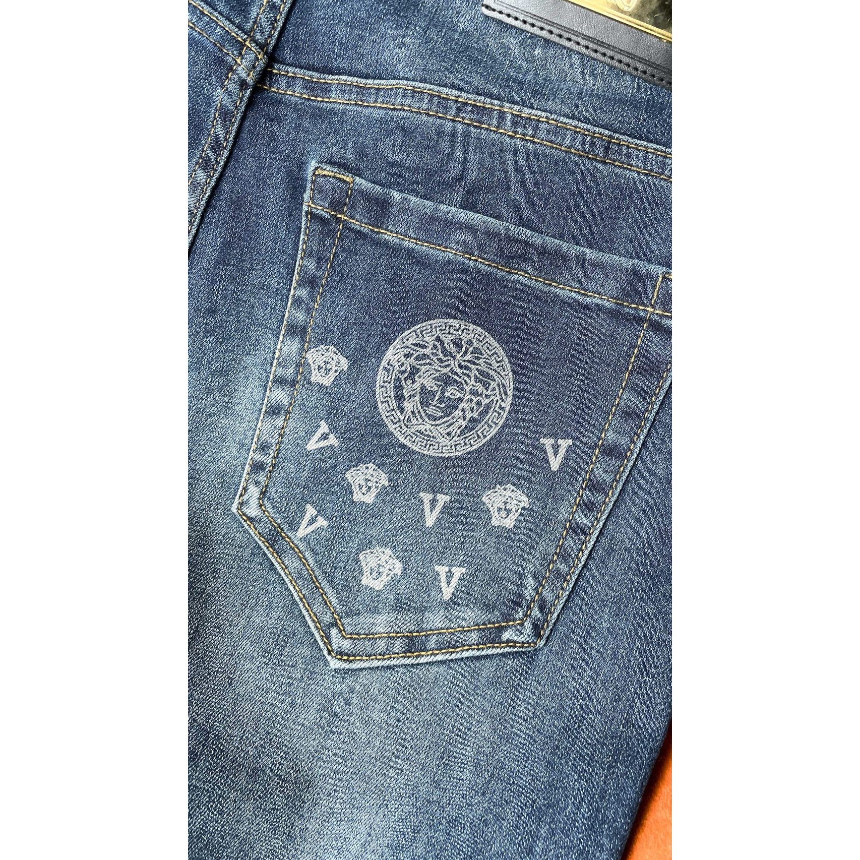 <p>Versace 牛仔褲</p>