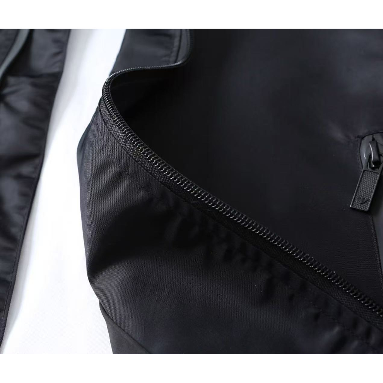<p>Giorgio_Armani 男士夹克外套(黑)<br />
&nbsp;</p>