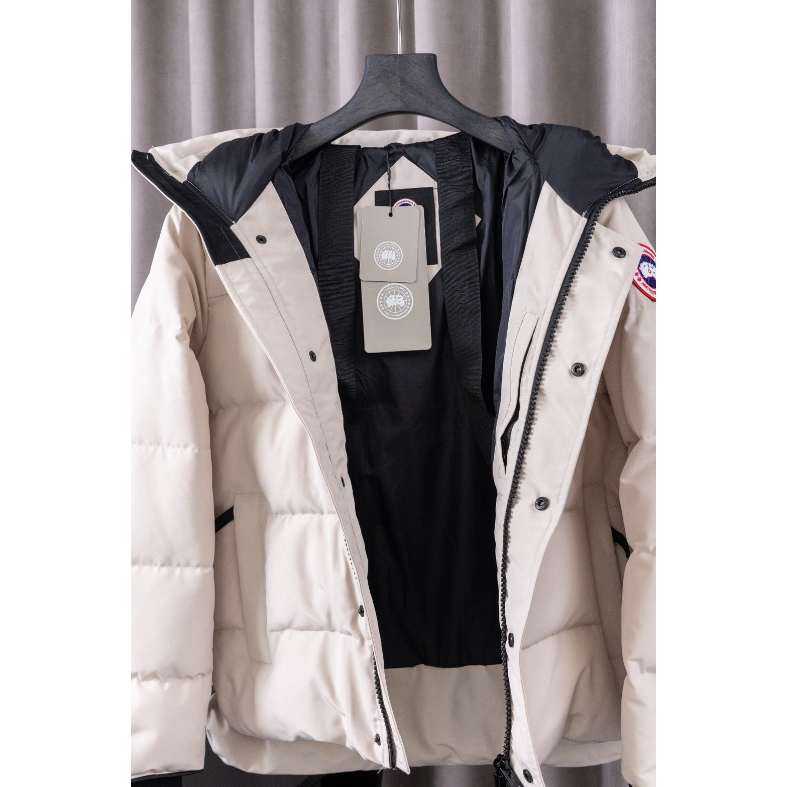 <p>Canada Goose 17款 Macmillan Parka 麦克米伦 系列男士派克羽绒服(奶白色)</p>