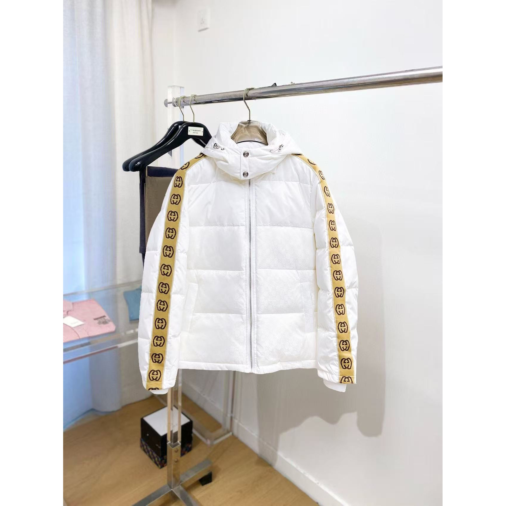 <p>GUCCI 秋冬新款羽绒服(白)&nbsp;</p>