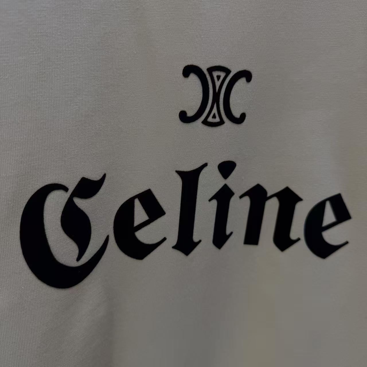 <p>CELINE 短袖T恤(黃)</p>