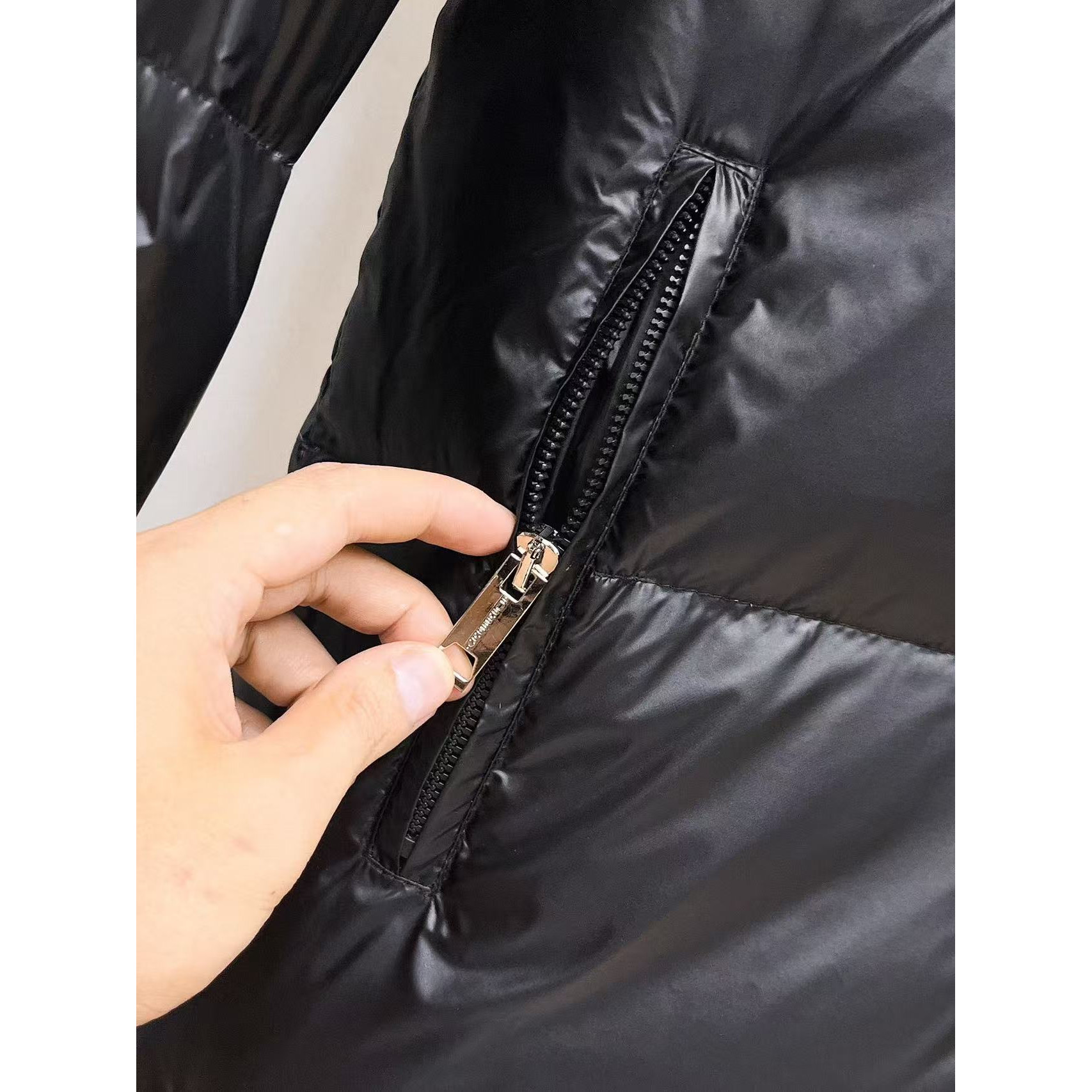 <p>BURBERRY 秋冬新款羽绒服(黑)</p>