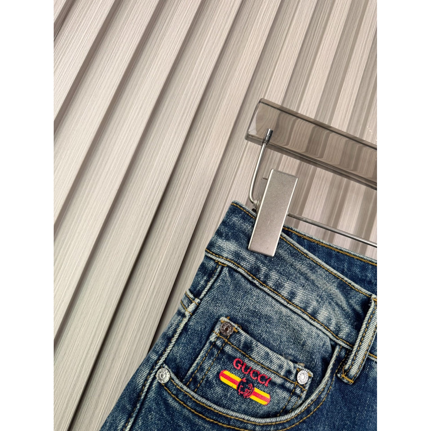 <p>GUCCI 休閒牛仔褲</p>