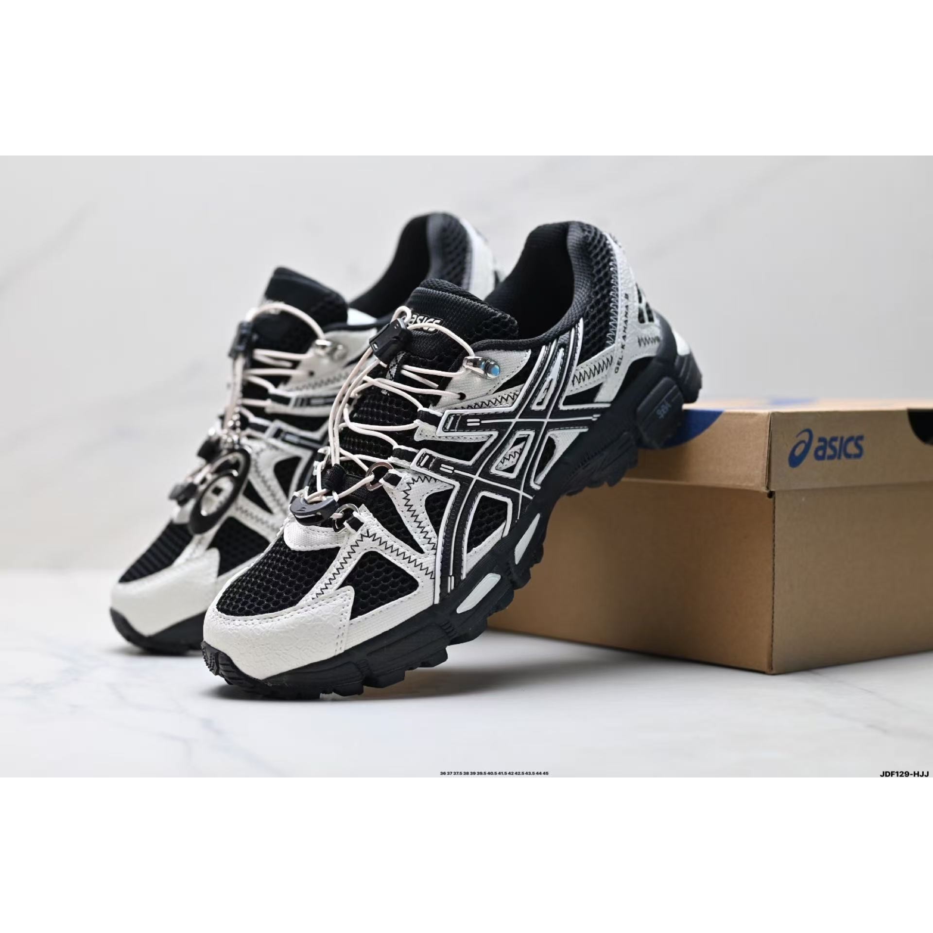 <p>Asics Gel-Kahana 8 FL 经典户外跑鞋(黑白)</p>