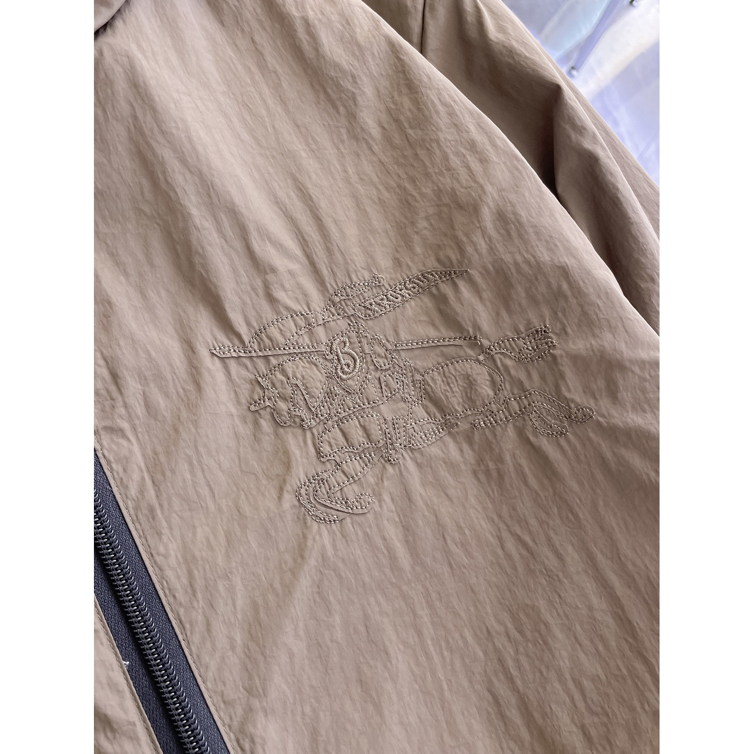 <p>BURBERRY 男士夹克外套(雙面穿)</p>

<p>&nbsp;</p>