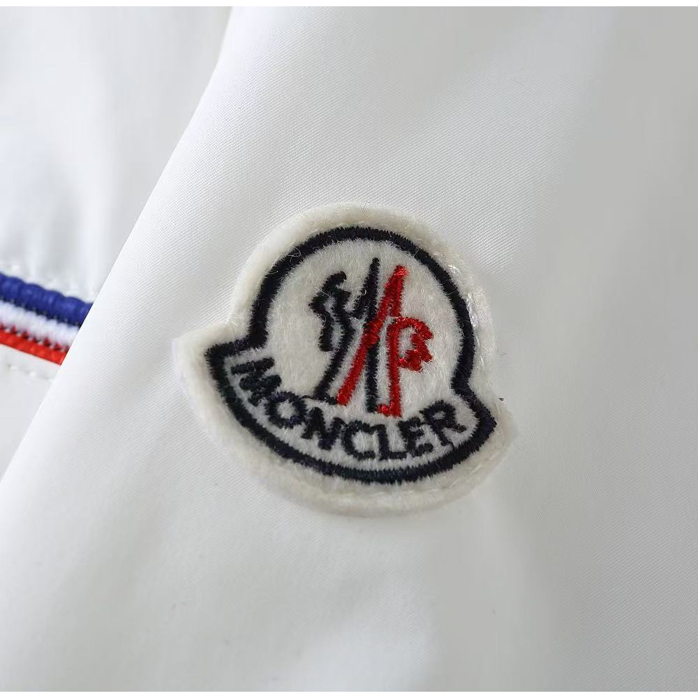 <p>MONCLER&nbsp;男士夹克外套(800857)</p>
