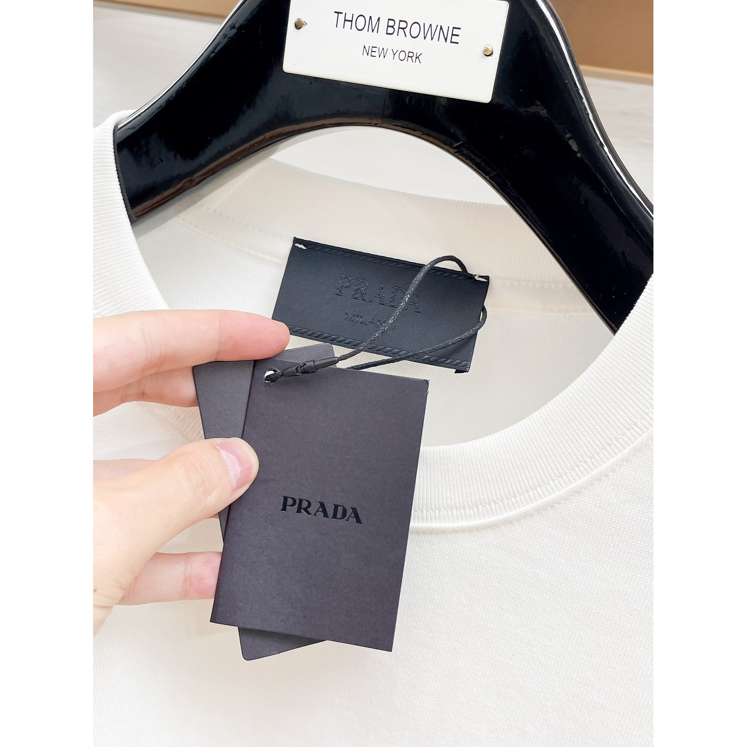 <p>Prada 长袖T恤(白)</p>