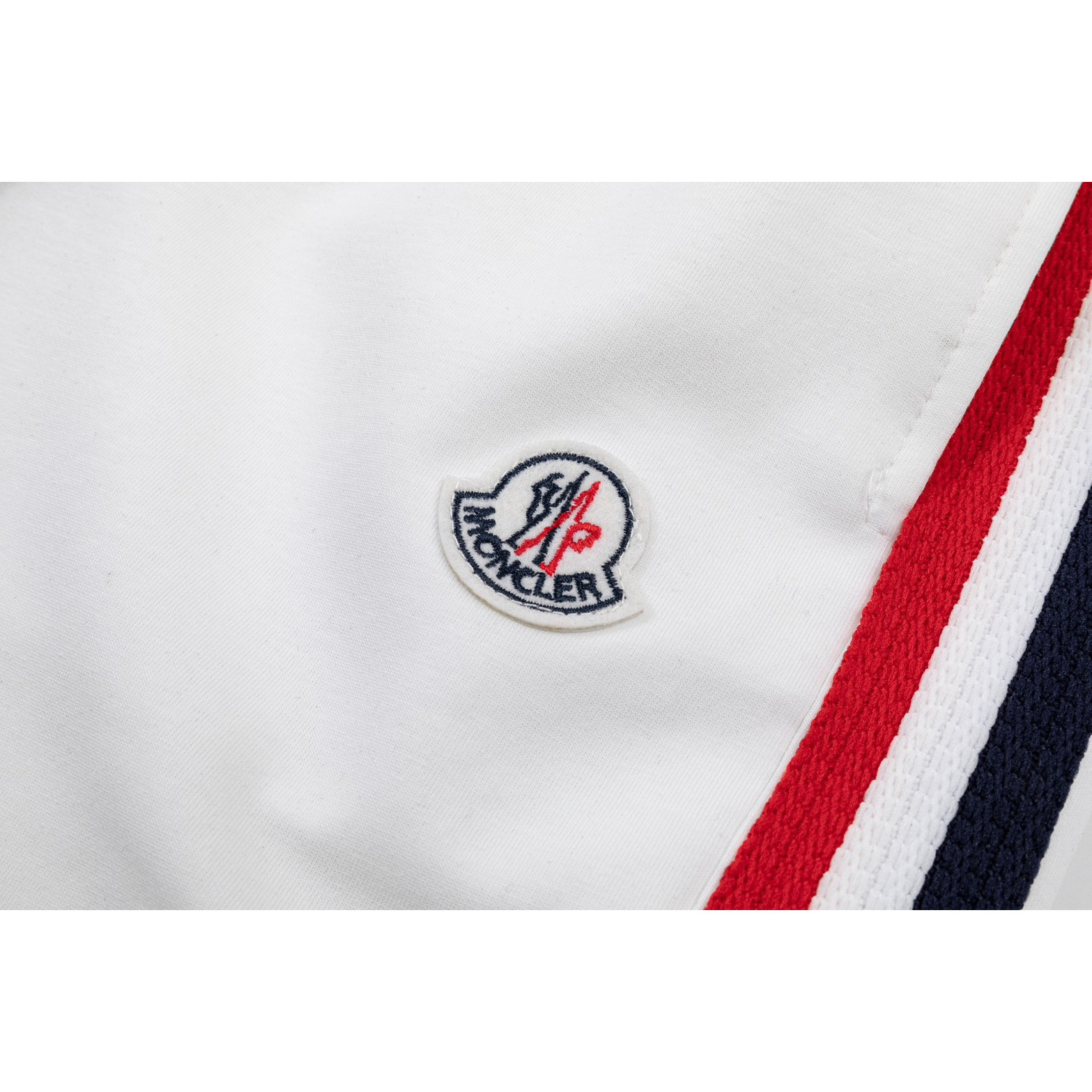<p>MONCLER 休闲短裤(白)</p>