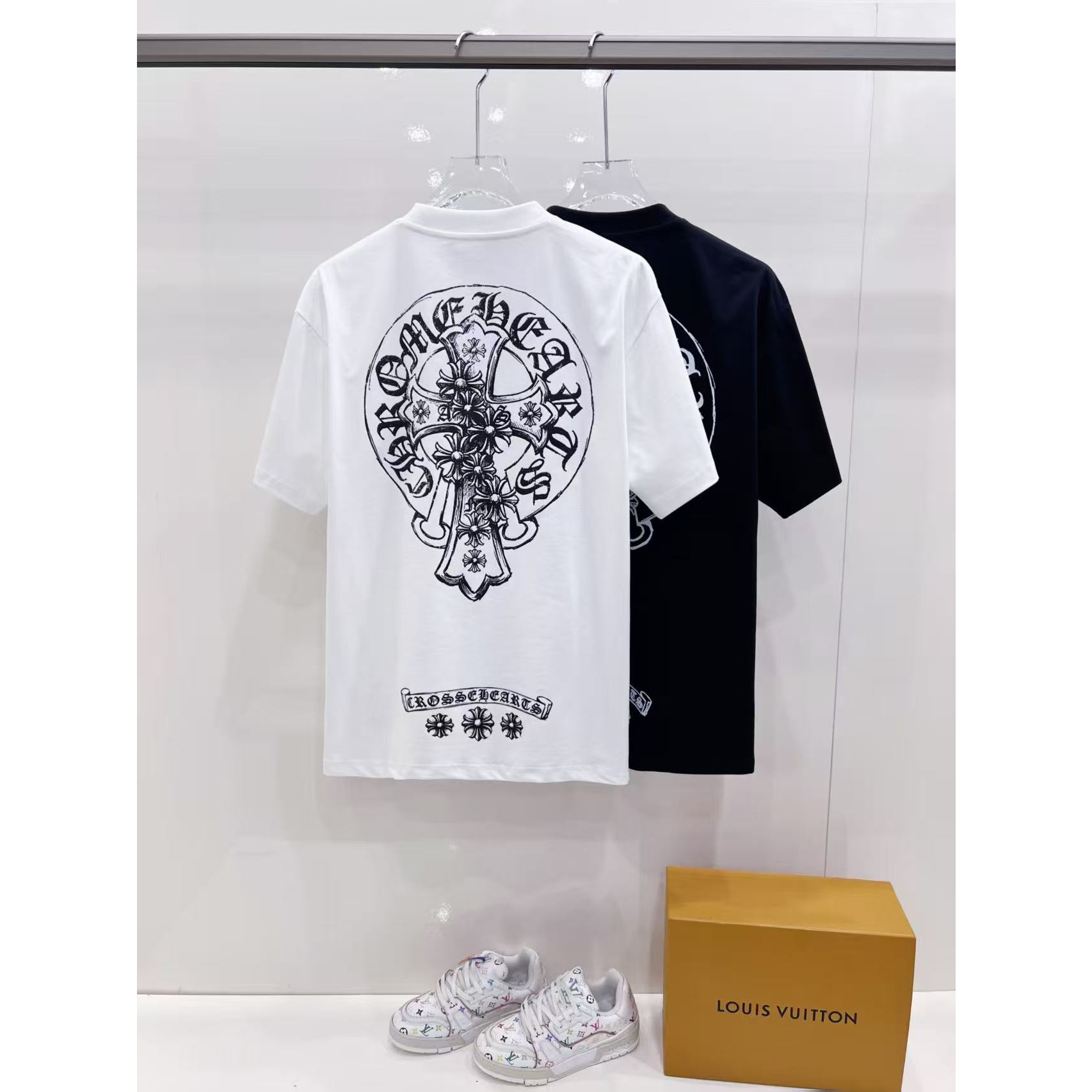 <p>CHROME HEARTS&nbsp;短袖圆领T恤(白)</p>