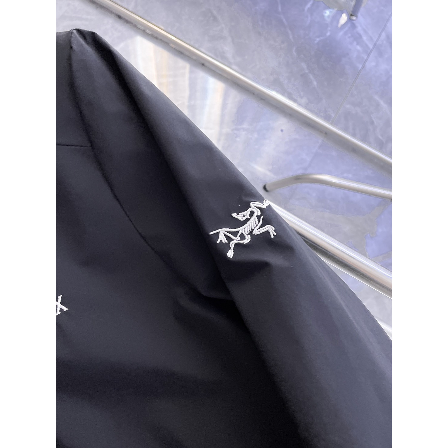 <p>Arc'teryx 男士夹克外套(黑)</p>
