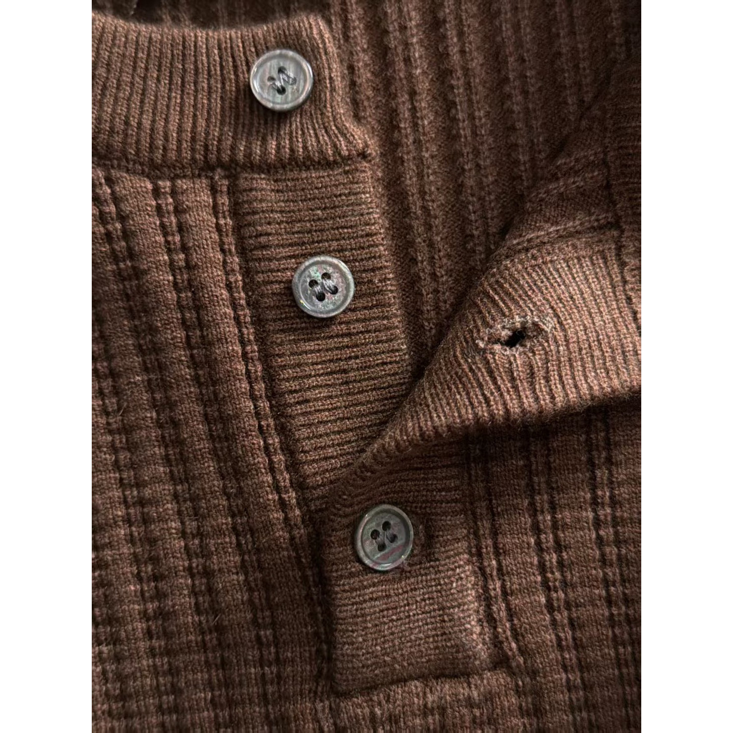<p>Balenciaga&nbsp;高品质男士毛衣(棕)</p>