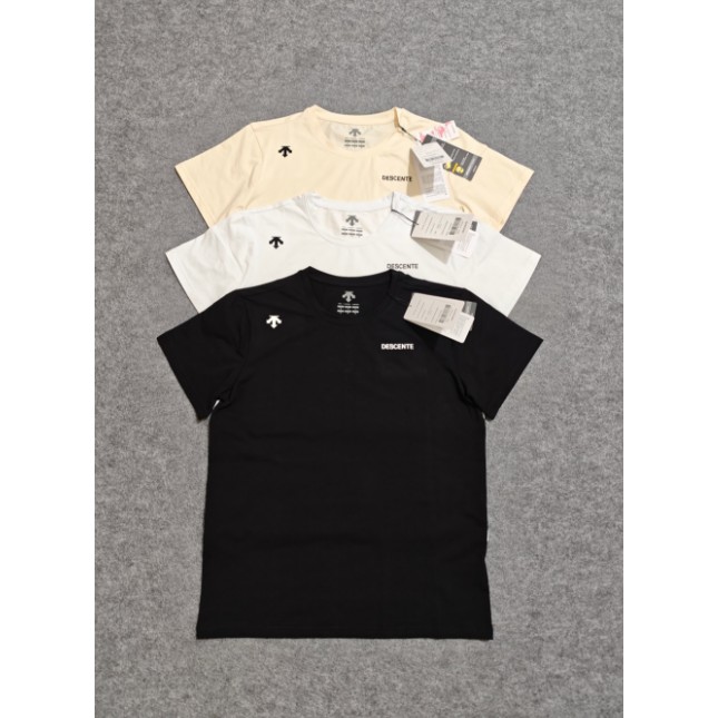 <p>DESCENTE 速乾短袖T恤</p>