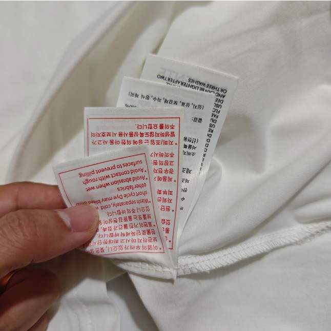 <p>DESCENTE 韓版短袖T恤</p>